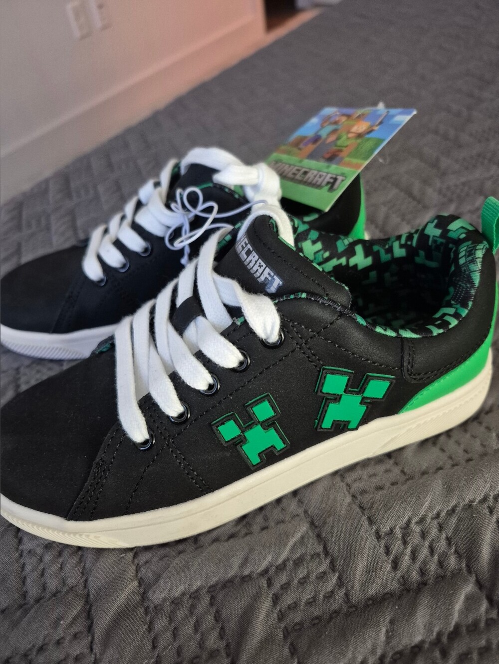 Minecraft Kids Black & Green Creeper Sneakers Size 1